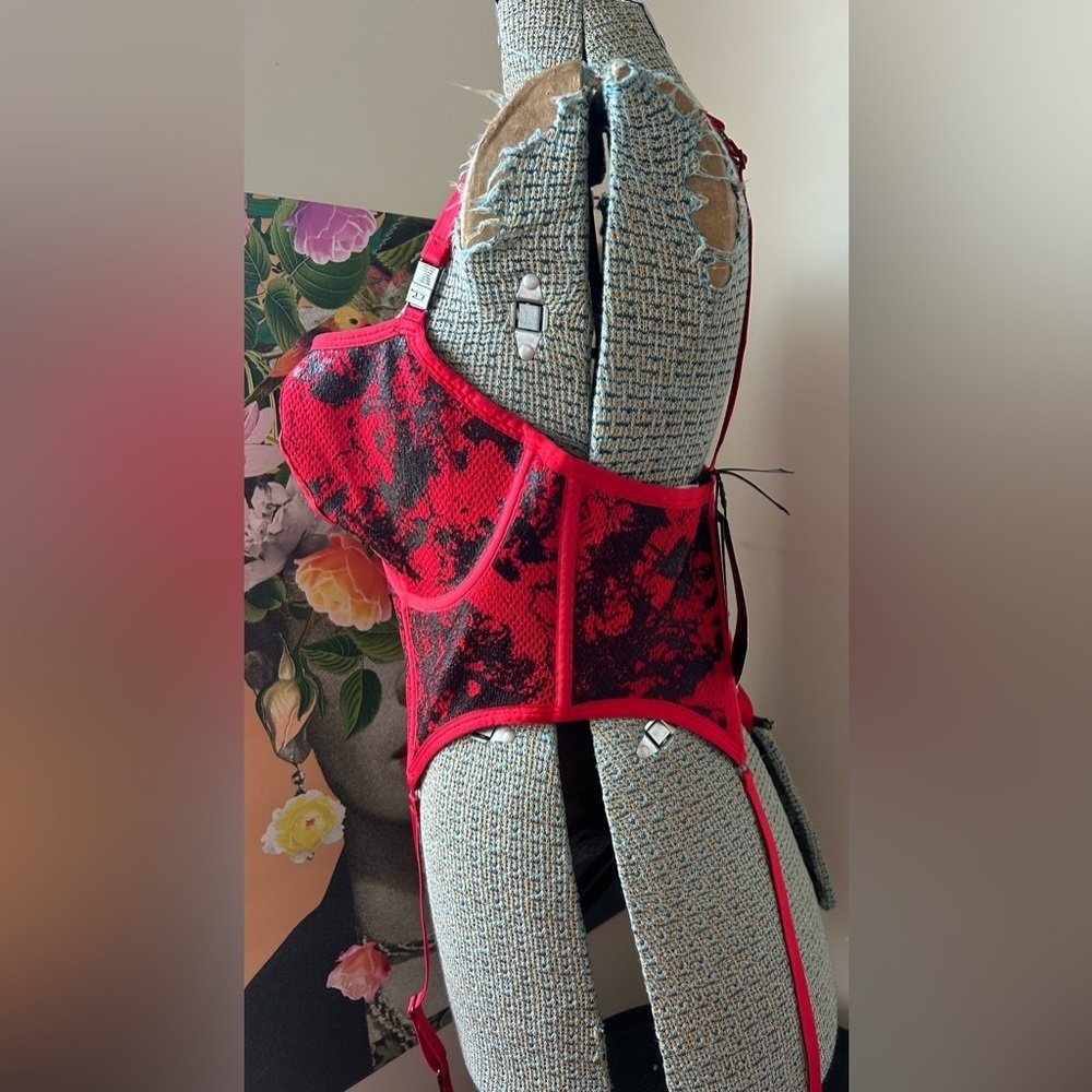 NWT SAVAGE X FENTY/DIESEL FISHNET BUSTIER RED. US 16-18. - Picture 5 of 11